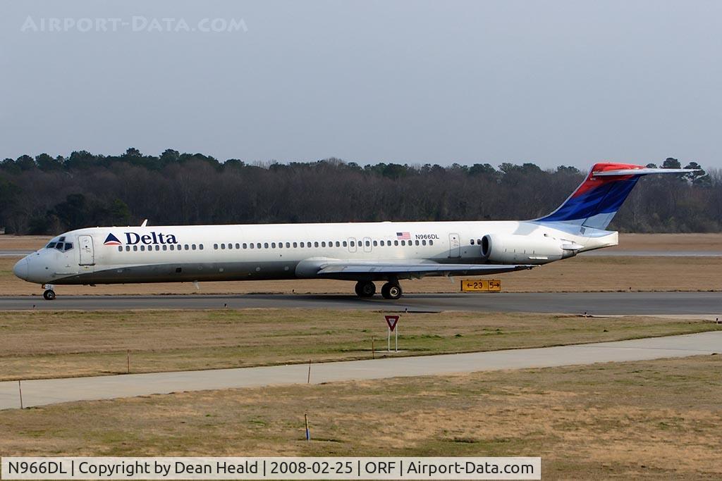 N966DL, 1990 McDonnell Douglas MD-88 C/N 53115, Delta Airlines N966DL (FLT DAL719) taxiing to RWY 23 via Taxiway Charlie for departure to Hartsfield-Jackson Atlanta Int'l (KATL).  Teri is onboard.