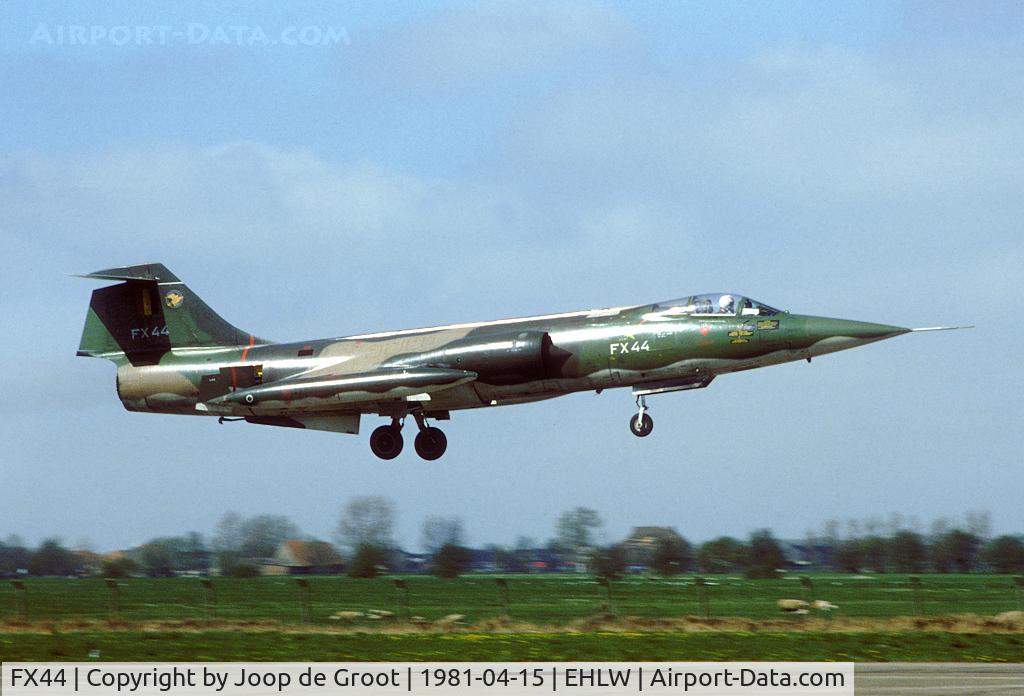 FX44, Lockheed F-104G Starfighter C/N 683-9087, During spring 1981 a couple of 1 Wing Starfighters visited Leeuwarden for an armament practise camp over the North Sea. Picture taken with my good old Praktica.