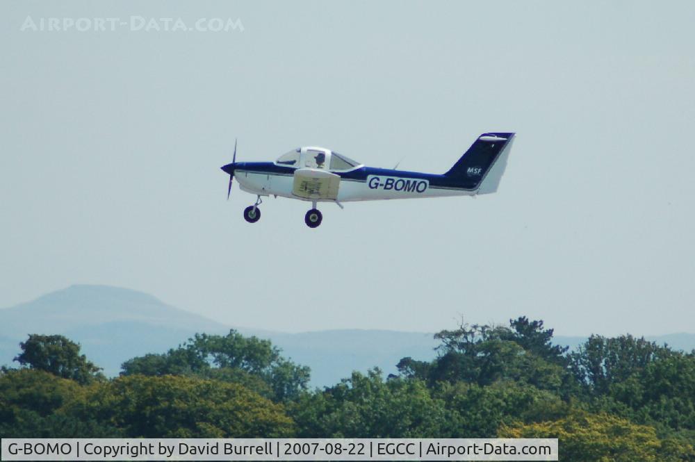 G-BOMO, 1981 Piper PA-38-112 Tomahawk Tomahawk C/N 38-81A0161, Piper - Taking off