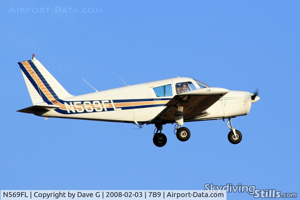 N569FL, 1971 Piper PA-28-140 C/N 28-7125413, N569FL climbing away from Ellington, CT