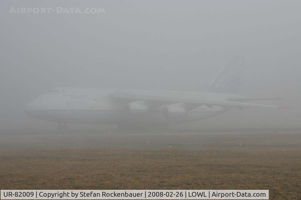 UR-82009, 1987 Antonov An-124-100M-150 Ruslan C/N 19530501007, Antonov in fog.
