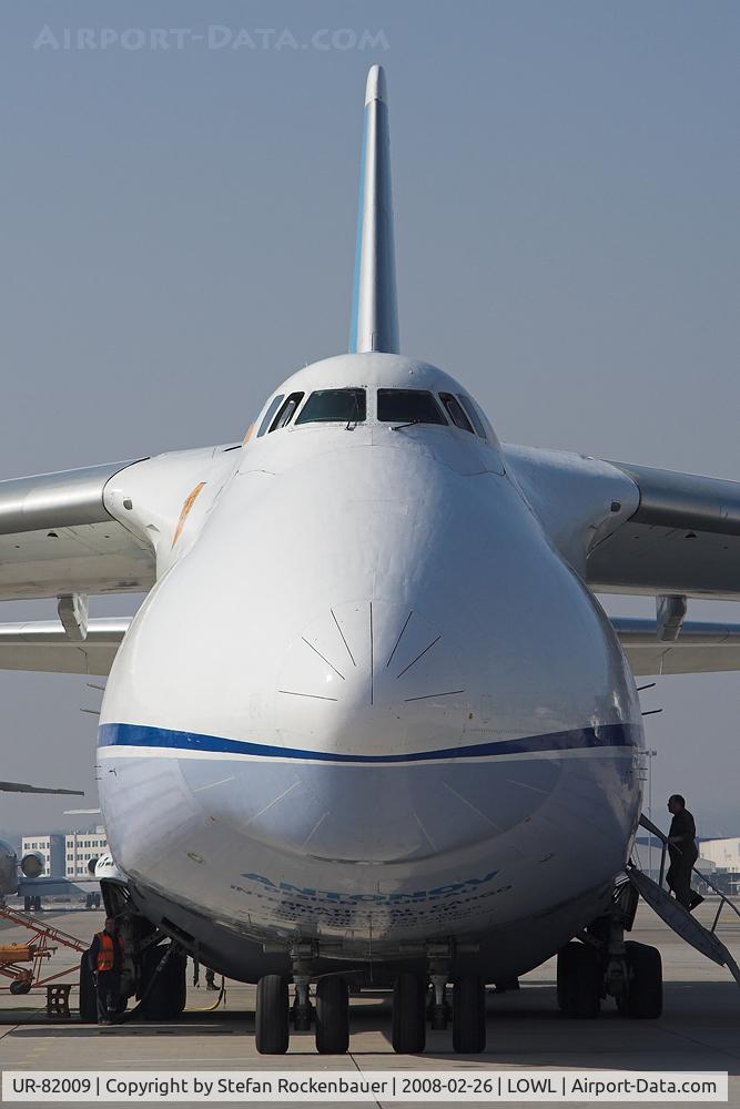 UR-82009, 1987 Antonov An-124-100M-150 Ruslan C/N 19530501007, Eye in eye.