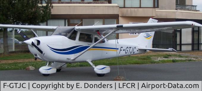 F-GTJC, Cessna 172S C/N 172S8277, Parked at Rodez-Marcillac
