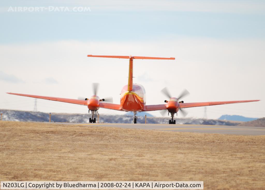 N203LG, 1981 Beech B200 King Air C/N BB-926, Turning to takeoff on 17L.