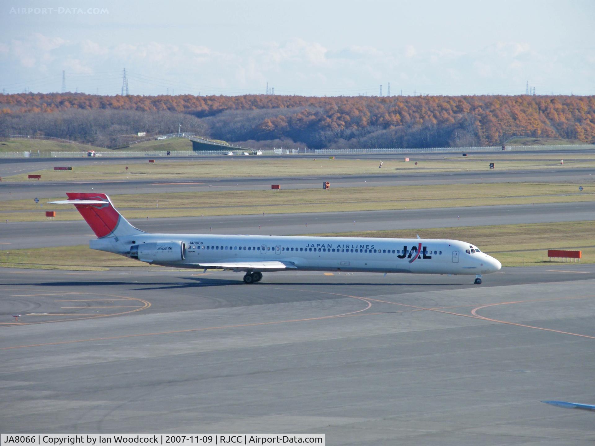 JA8066, 1996 McDonnell Douglas MD-90-30 C/N 53356, McDonnell Douglas MD-90-30/JAL/Chitose