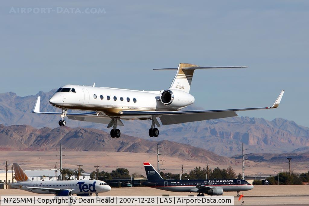 N725MM, 2007 Gulfstream Aerospace GV-SP C/N 5161, MGM Mirage 550 Leasing Co I LLC's 2007 Gulfstream G-V-SP N725MM seconds from landing on RWY 25L, while a Ted by United A320 and a US Air A320 await takeoff clearance on RWY 25R.