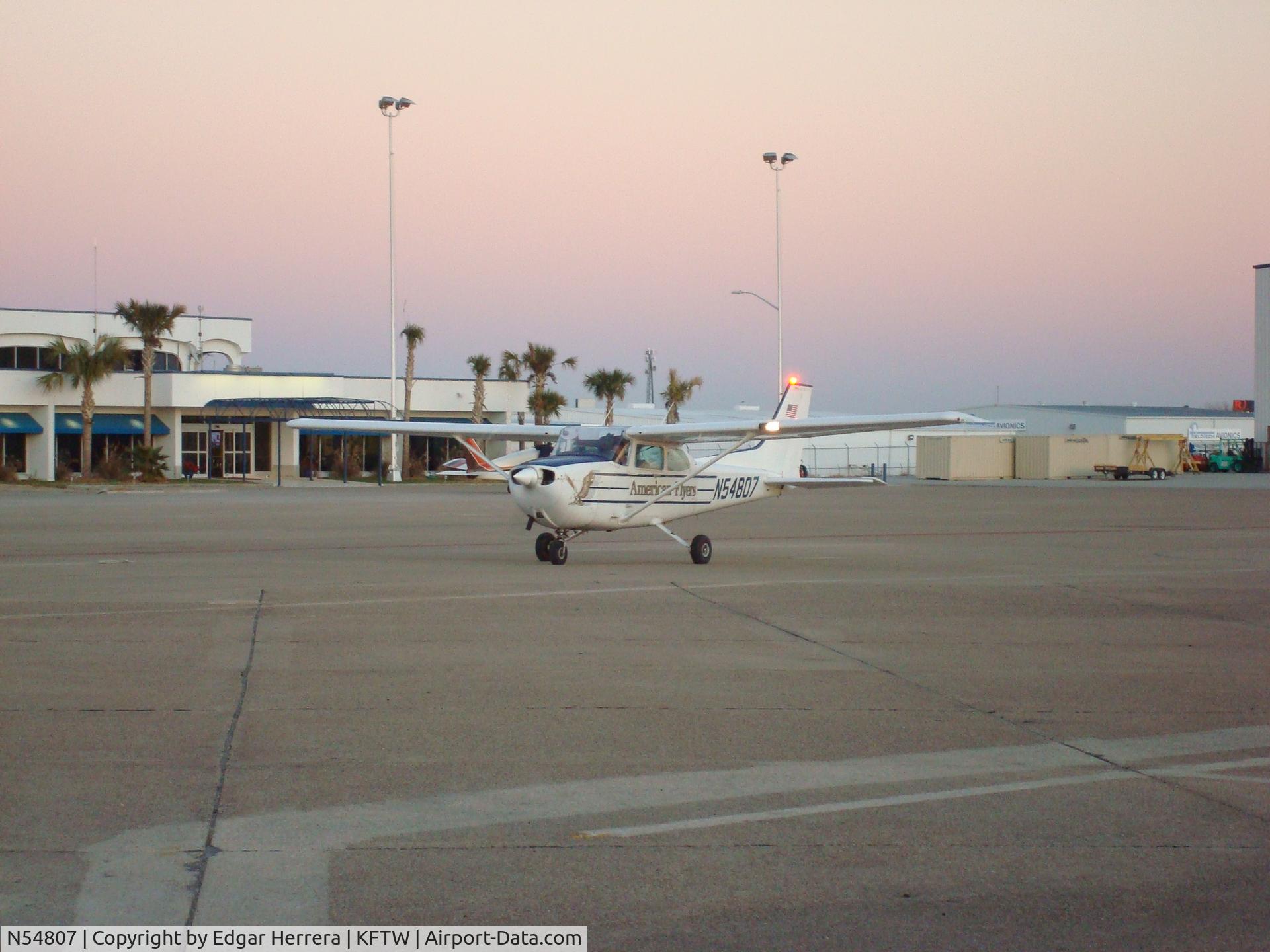 N54807, 1981 Cessna 172P C/N 17275055, KFTW