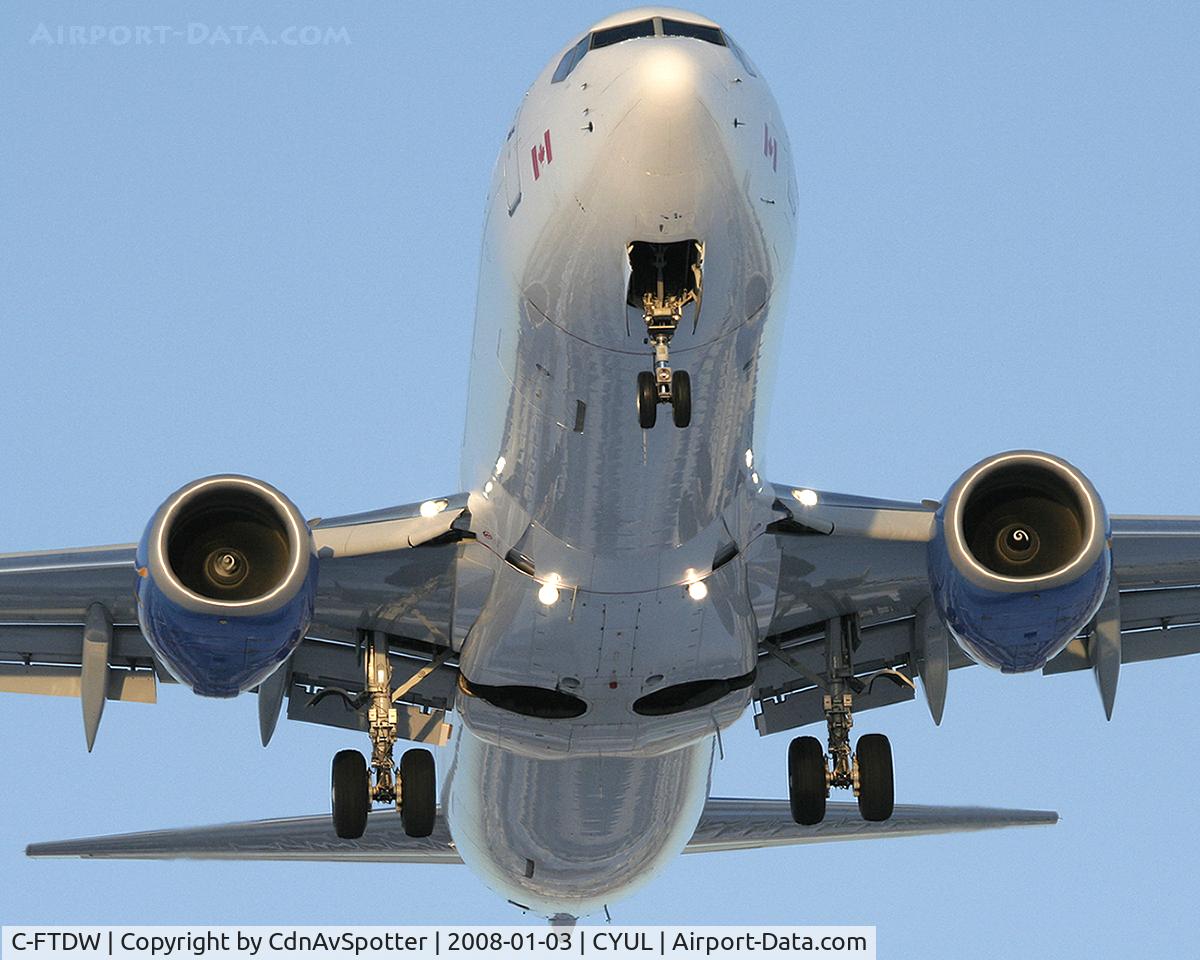 C-FTDW, 2006 Boeing 737-808 C/N 34704, Sunwing B738 arriving from a warm and sunny Mexico on Rwy 24R