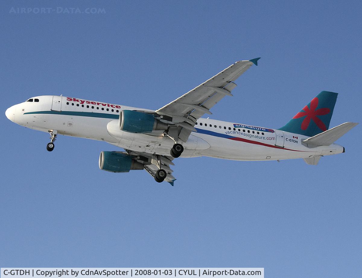 C-GTDH, 2001 Airbus A320-214 C/N 1605, Skyservice Airbus bringing suntanned bodies back from Mexico to the -30 degree cold of Montreal