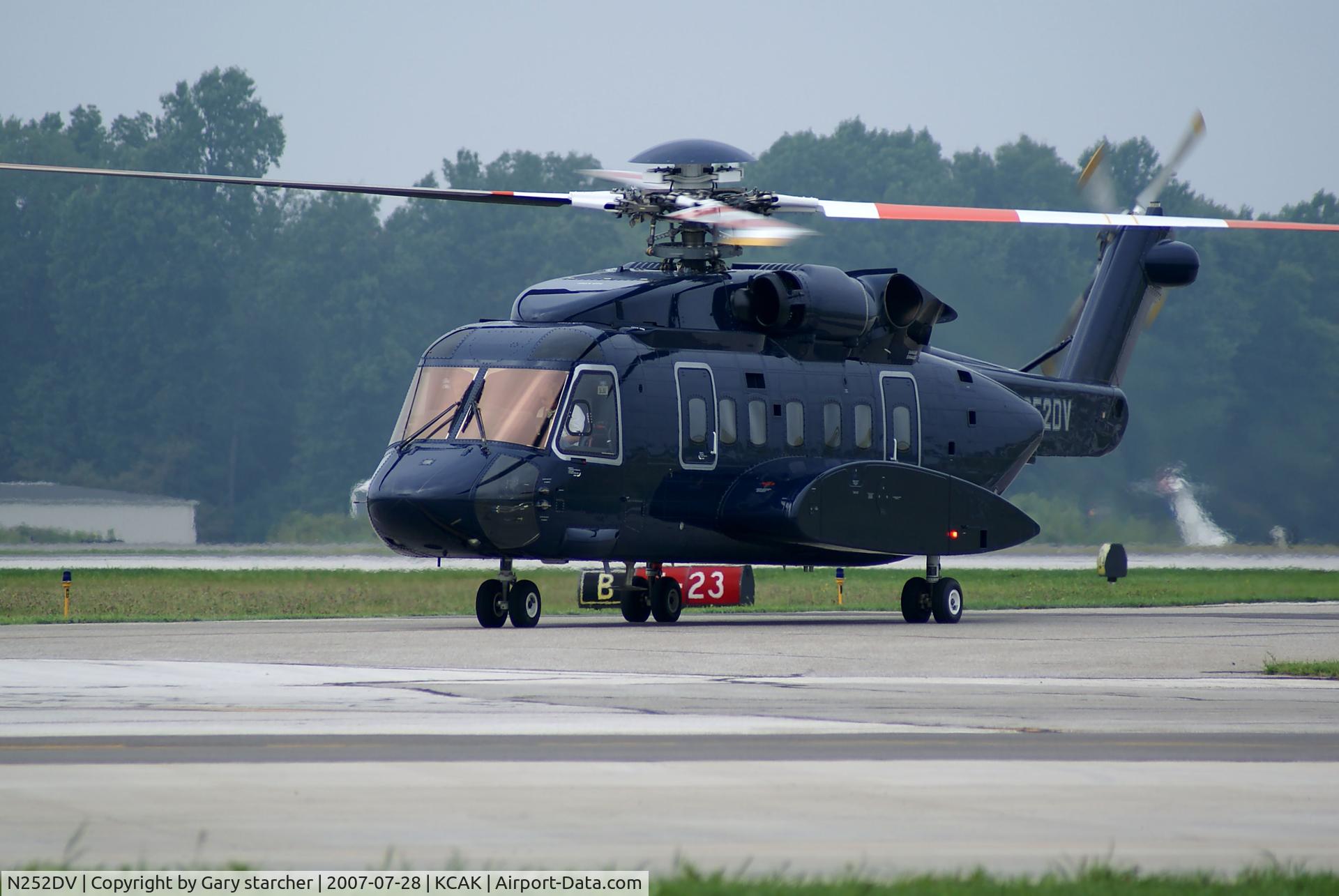N252DV, 2004 Sikorsky S-92A C/N 920009, just landing