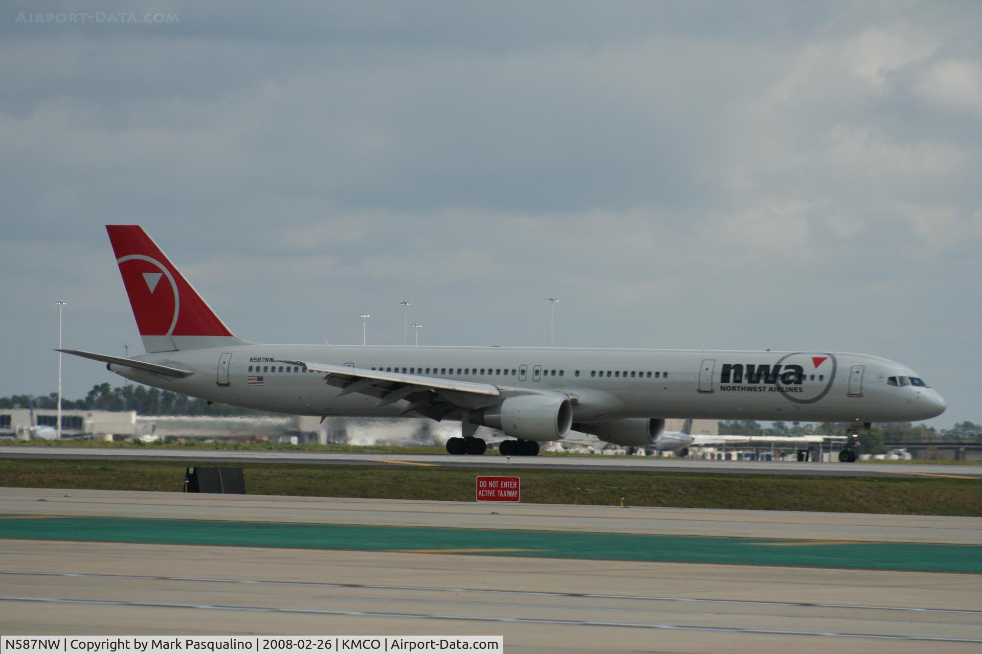 N587NW, 2002 Boeing 757-351 C/N 32986, Boeing 757-300