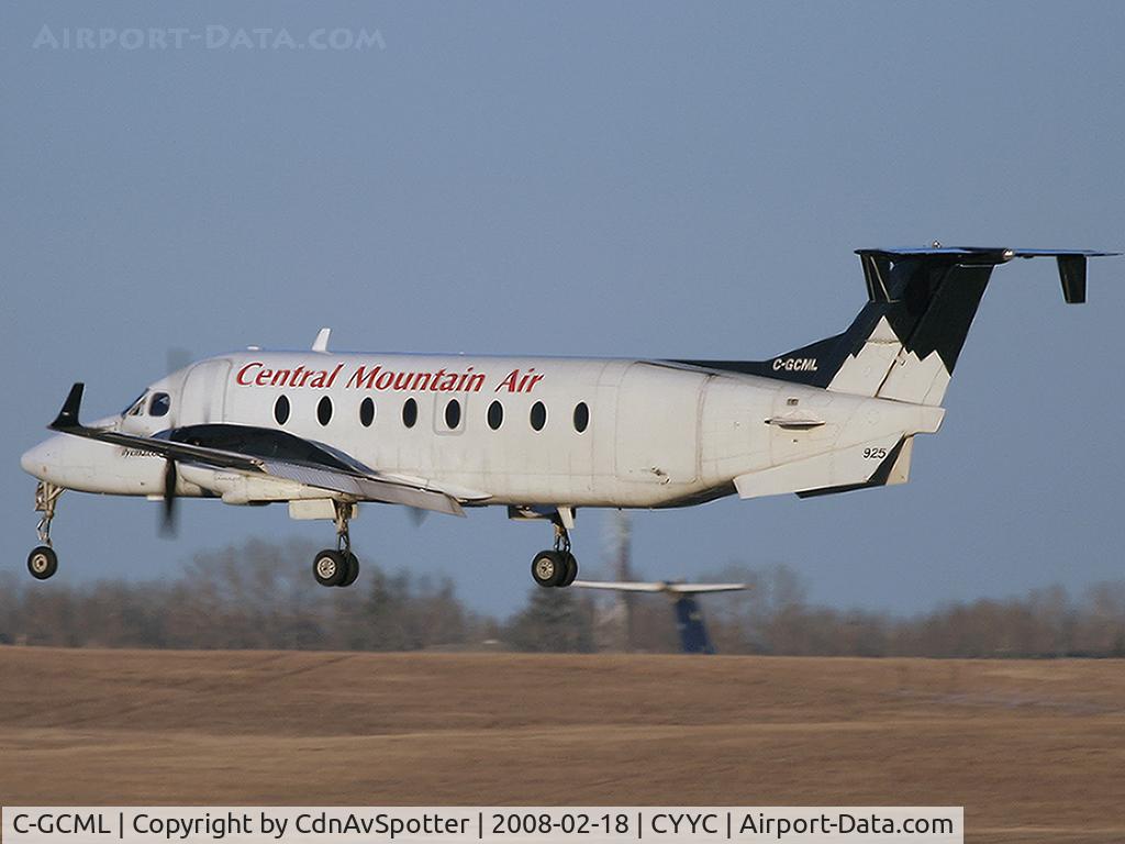 C-GCML, 1996 Beech 1900D C/N UE-243, On long final for Rwy 34, landing mid-field