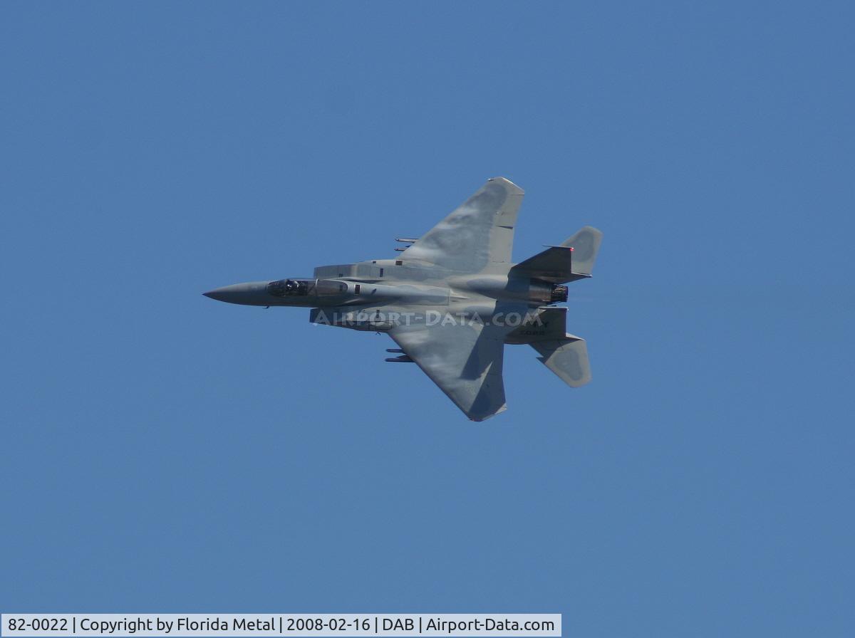 82-0022, 1982 McDonnell Douglas F-15C Eagle C/N 0836/C253, F-15C breaking from formation