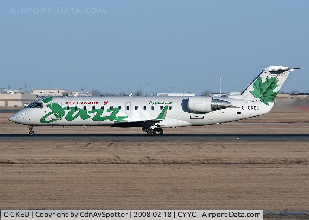 C-GKEU, 2000 Bombardier CRJ-200ER (CL-600-2B19) C/N 7376, Arrived earlier in the afternoon and after a quick turn around it is now on the takeoff roll on Rwy 34