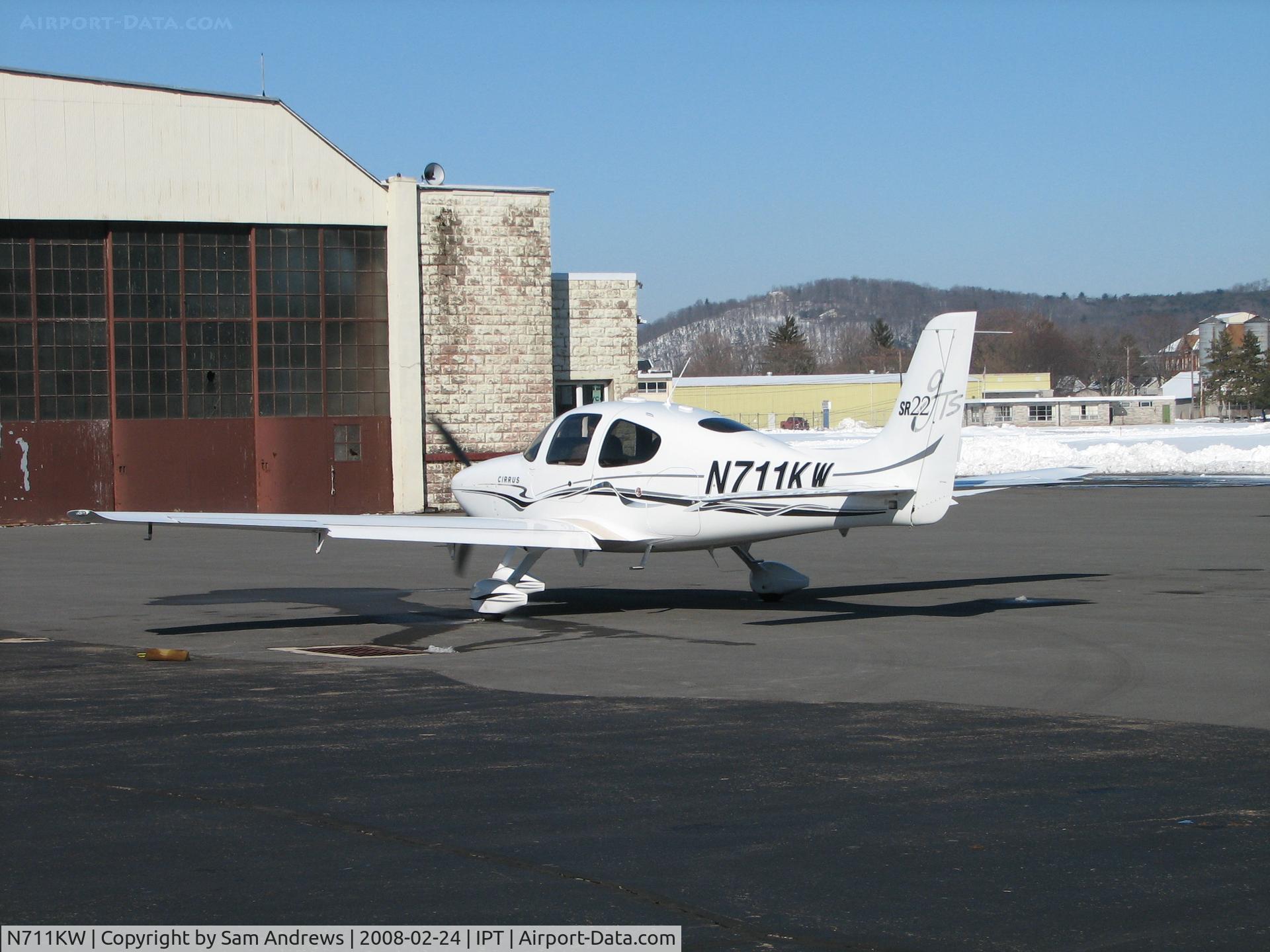 N711KW, 2005 Cirrus SR22 C/N 1348, waiting for clearance