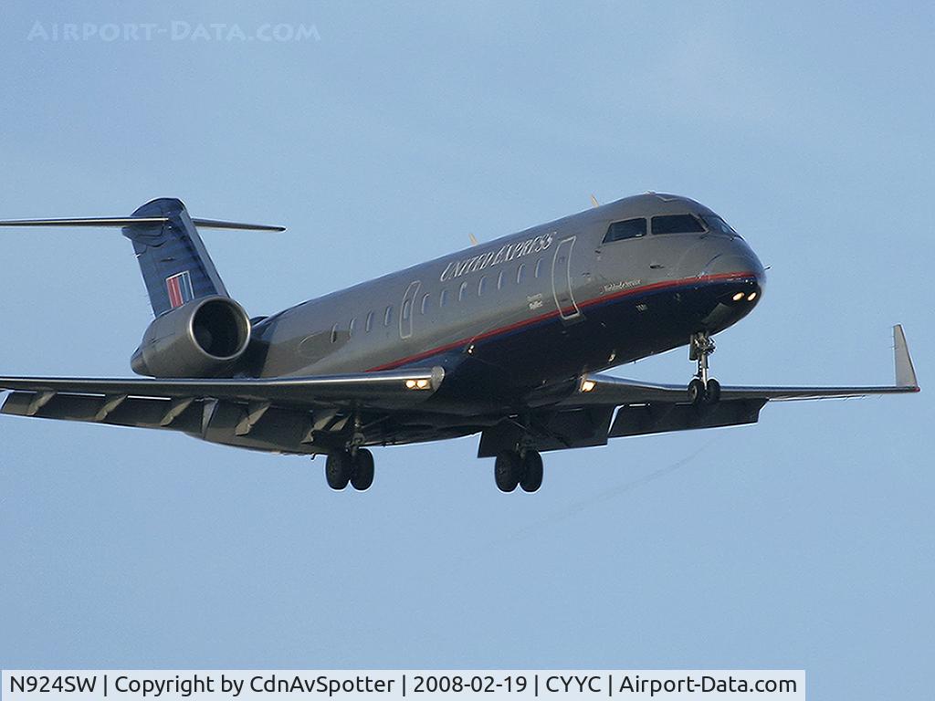 N924SW, 2002 Bombardier CRJ-200LR (CL-600-2B19) C/N 7681, On final for Rwy 16
