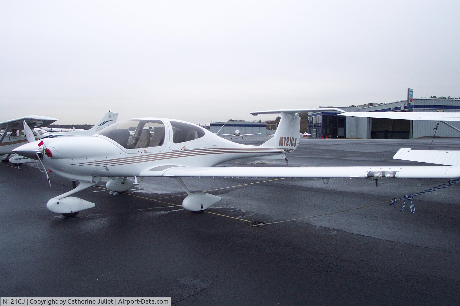 N121CJ, 2005 Diamond DA-40 Diamond Star C/N 40.466, Diamond Star Sleeked