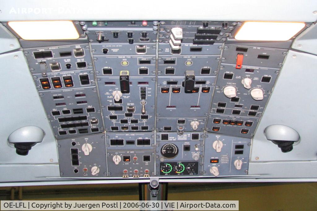 OE-LFL, 1995 Fokker 70 (F-28-0070) C/N 11573, special/hangar photos: Fokker 70