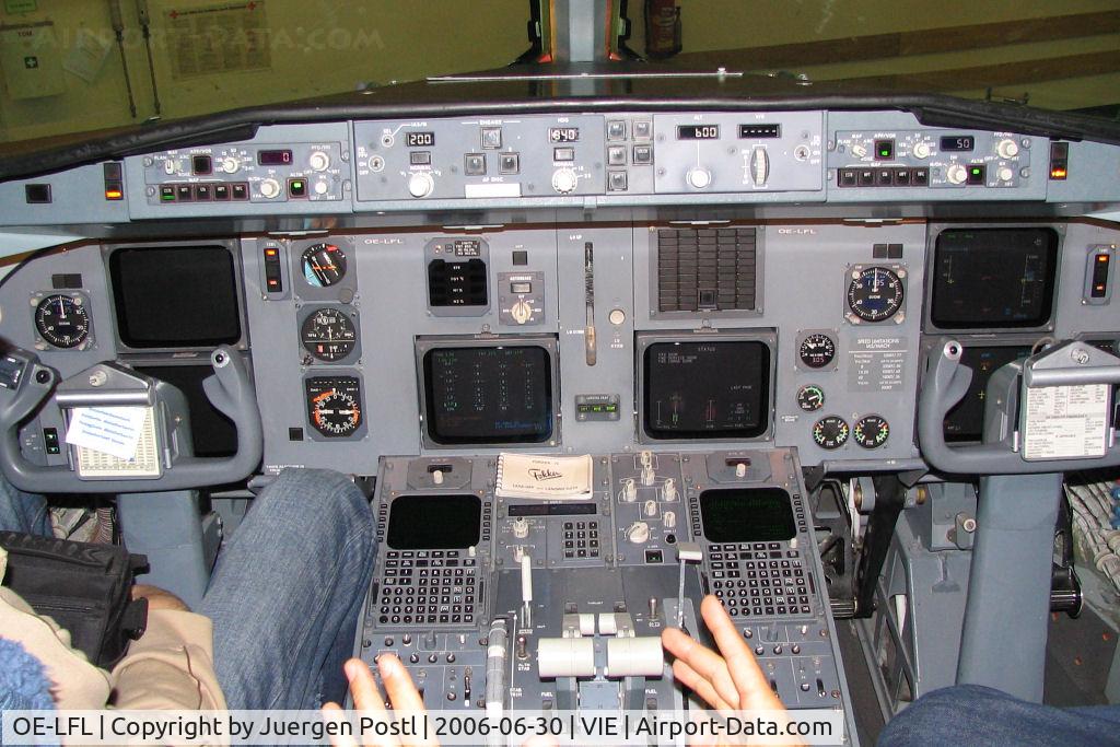 OE-LFL, 1995 Fokker 70 (F-28-0070) C/N 11573, special/hangar photos: Fokker 70