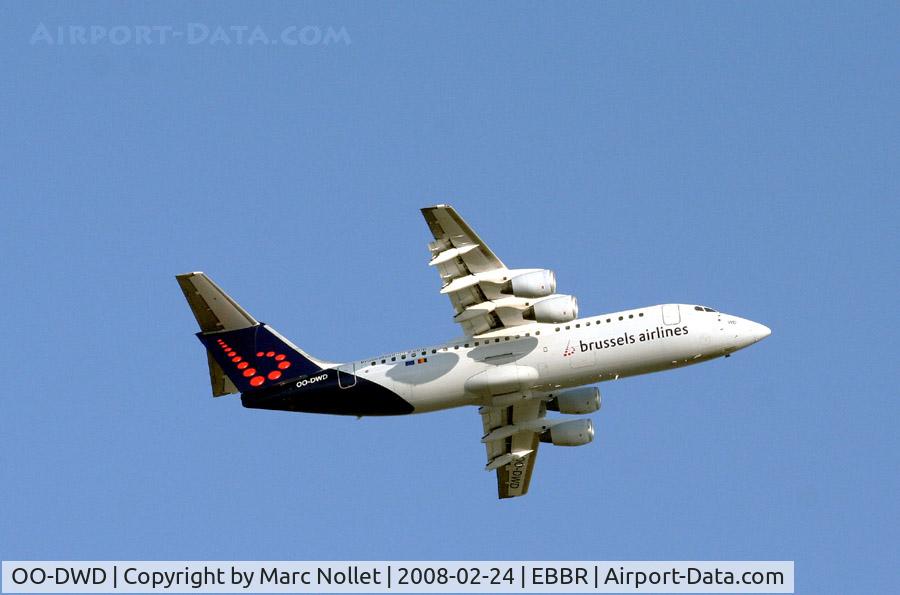 OO-DWD, 1998 British Aerospace Avro 146-RJ100 C/N E3324, Leaving Brussels Airport from rwy 20