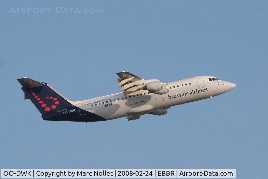 OO-DWK, 1999 British Aerospace Avro 146-RJ100 C/N E3360, Leaving Brussels Airport from rwy 20