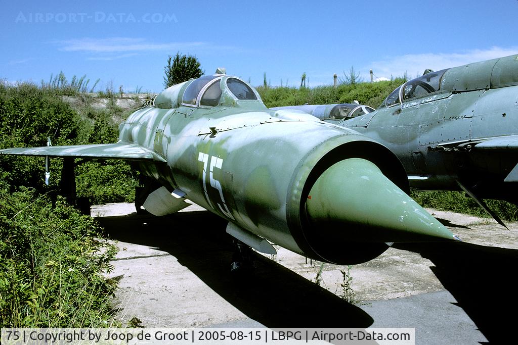 75, Mikoyan-Gurevich MiG-21PMF C/N 940ATch10, Many MiG-21's are stored at graf Ignatievo. This MiG-21 is among these and has been stripped of its rear fuselage.