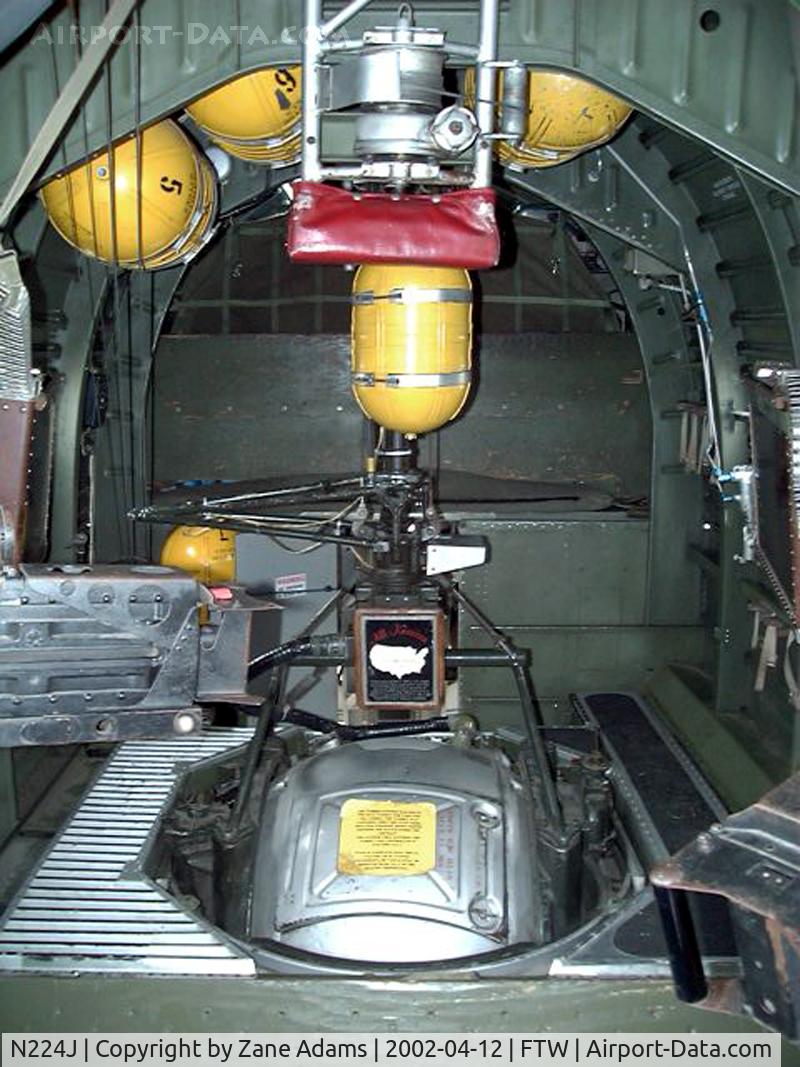 N224J, 1944 Consolidated B-24J-85-CF Liberator C/N 1347 (44-44052), Ball turret mechanism