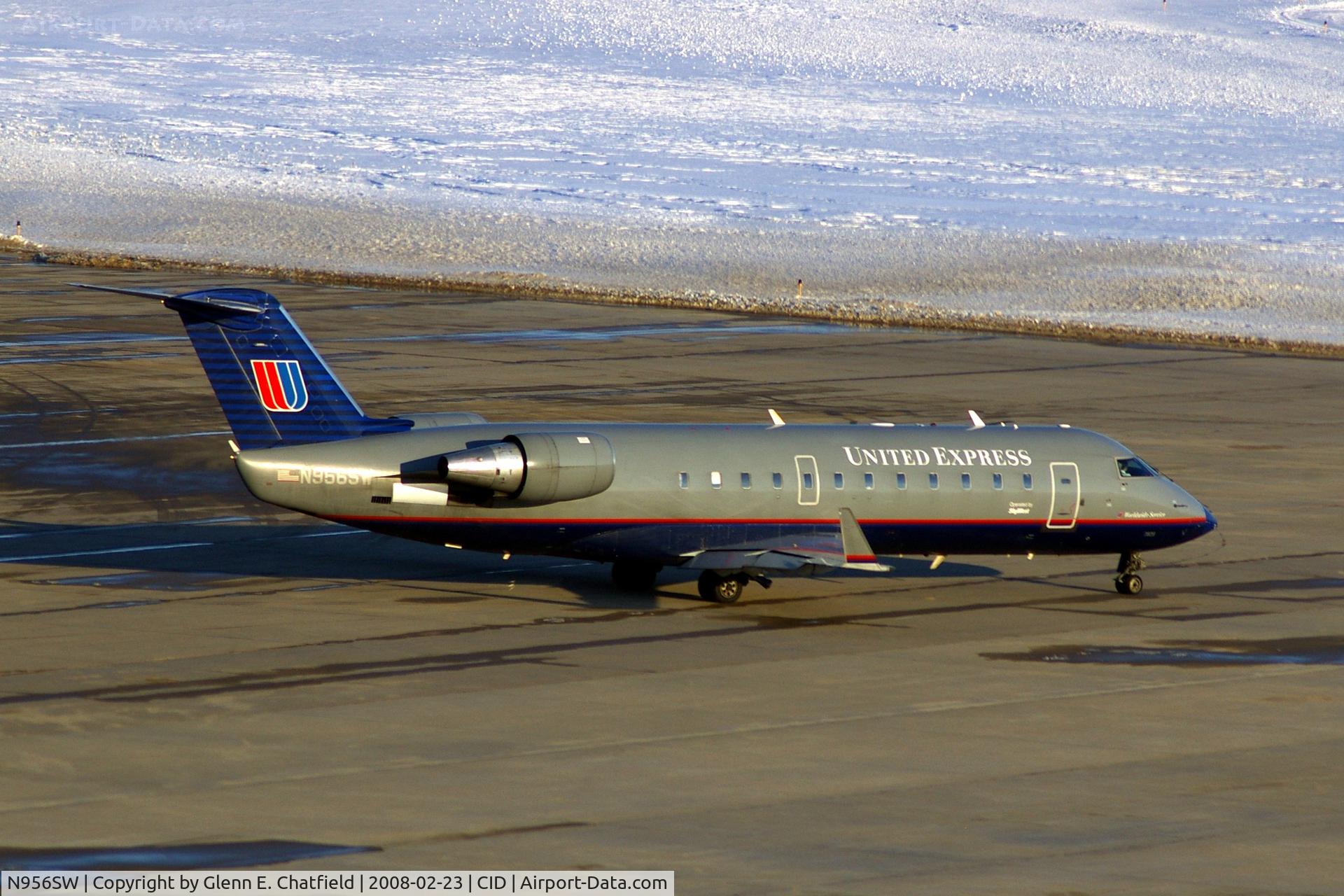 N956SW, 2003 Canadair CL-600-2B19 Regional Jet CRJ-200LR C/N 7825, Taxiing for departure to ORD