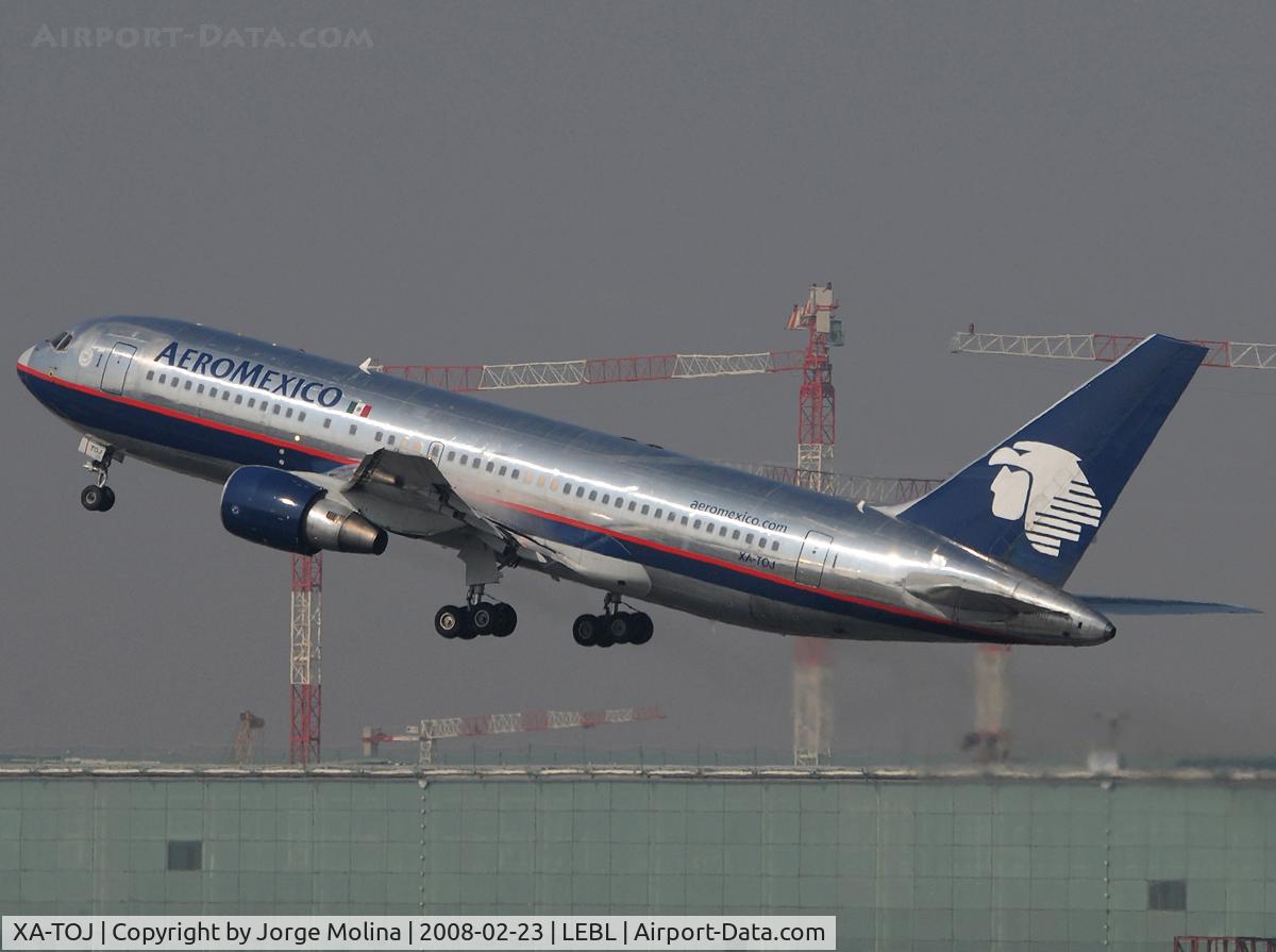 XA-TOJ, 1990 Boeing 767-283/ER C/N 24727, Climbing after take off RWY 25L.