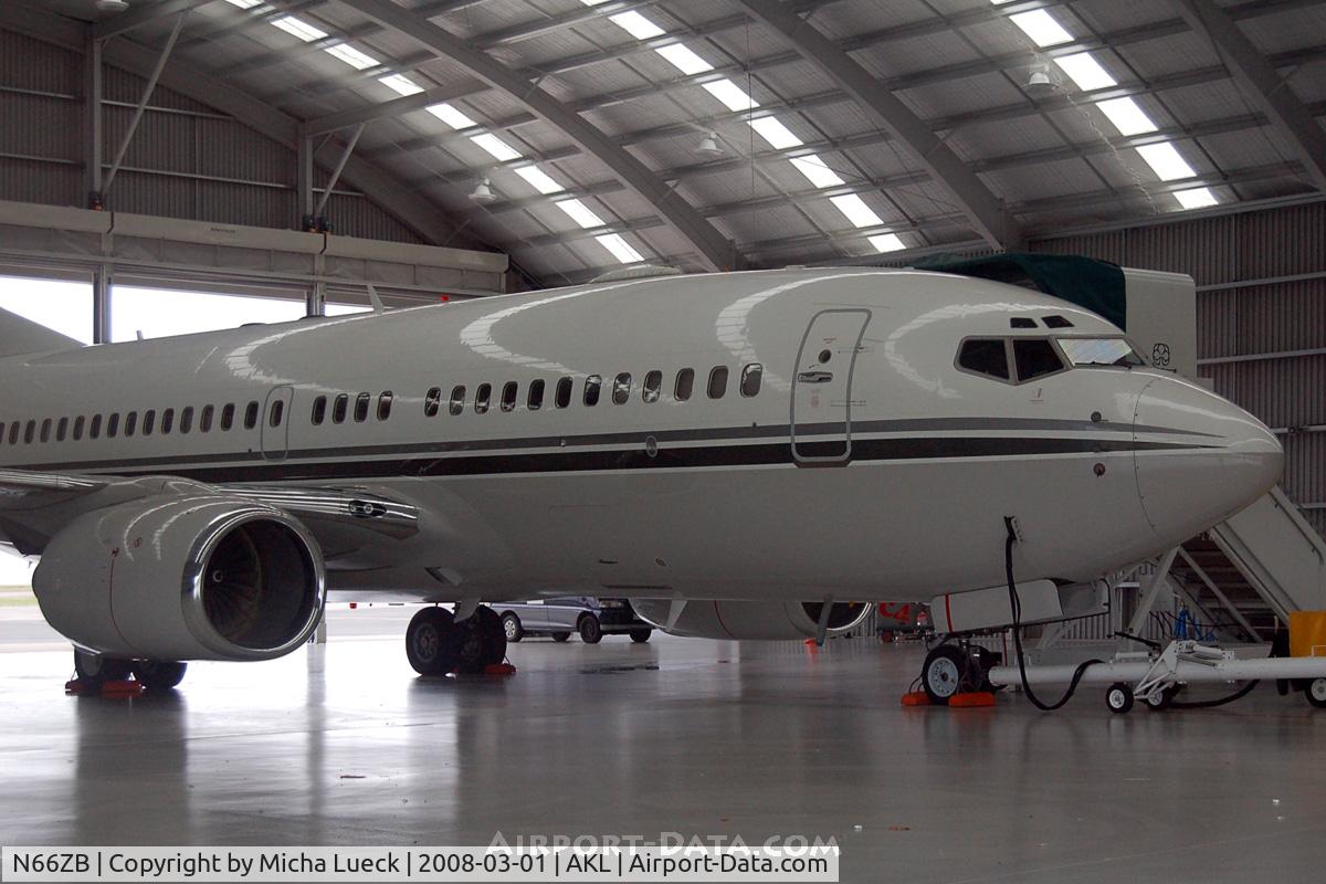 N66ZB, 1998 Boeing 737-74U C/N 29233, What a sparkling beauty!