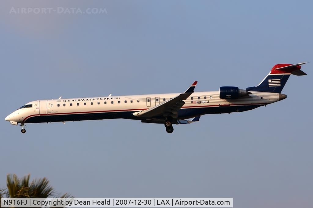 N916FJ, 2004 Bombardier CRJ-900ER (CL-600-2D24) C/N 15016, US Airways Express (operated by Mesa Airlines) N916FJ (FLT ASH2853) from Phoenix Sky Harbor Int'l (KPHX) on short-final to RWY 25L.