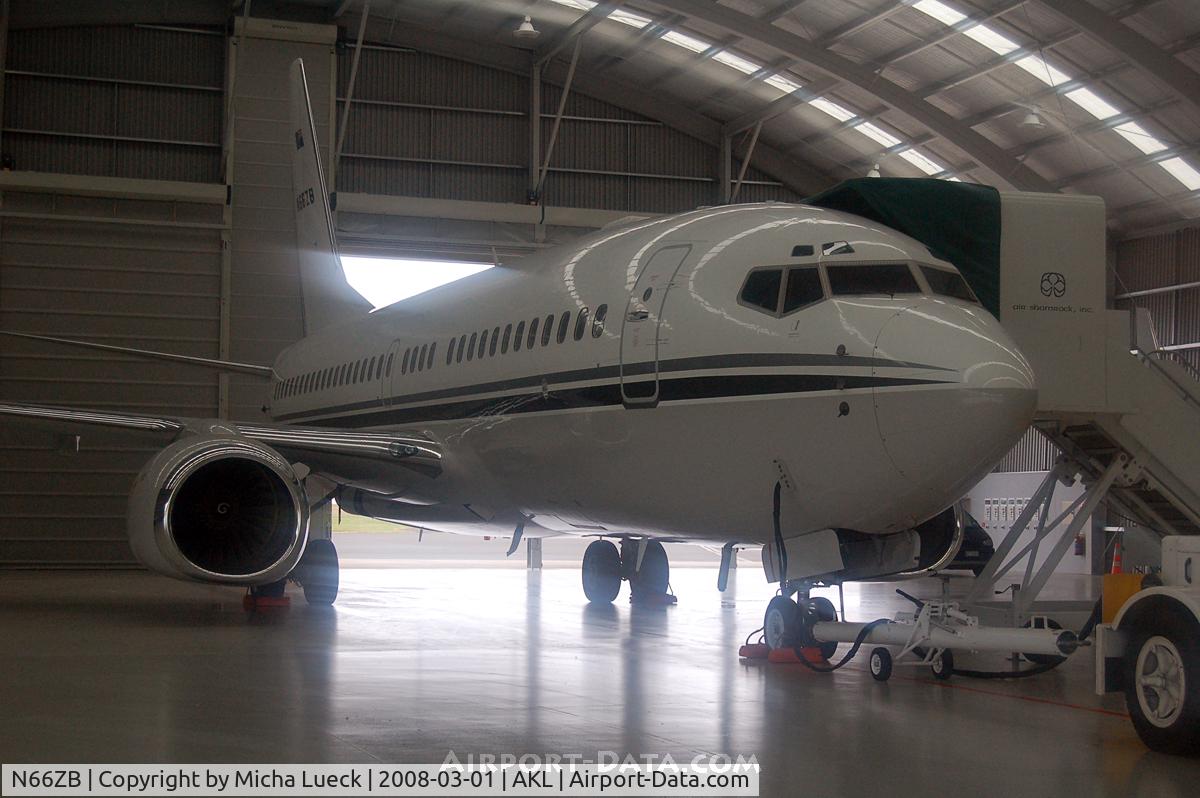 N66ZB, 1998 Boeing 737-74U C/N 29233, At Auckland