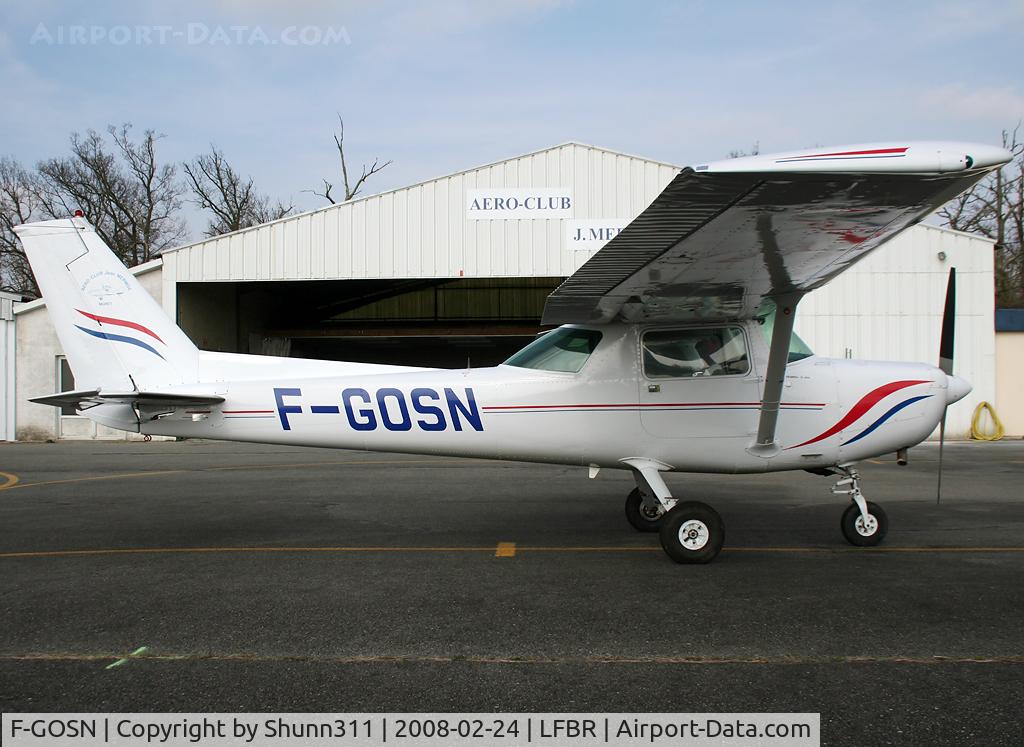 F-GOSN, Cessna 152 C/N 152-85410, In front the Airclub