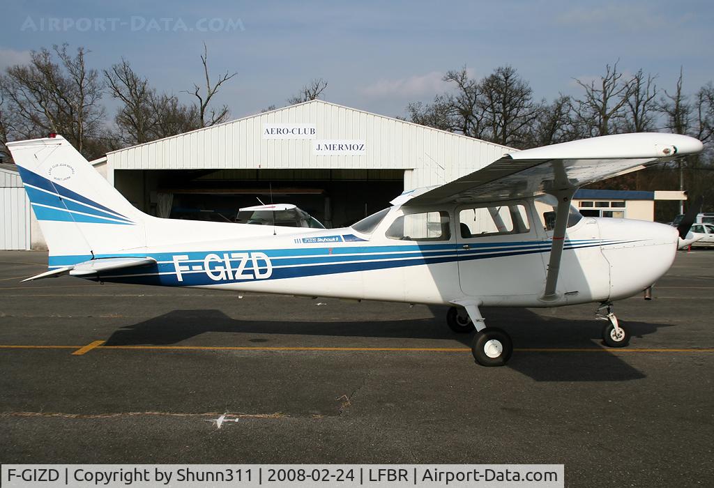 F-GIZD, Reims F172M Skyhawk C/N 1355, In front of the Airclub