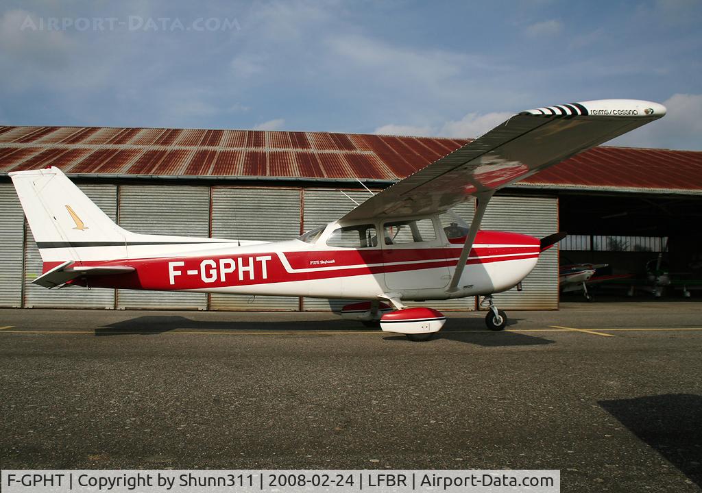 F-GPHT, Reims F172M Skyhawk C/N 1411, In front of the Airclub