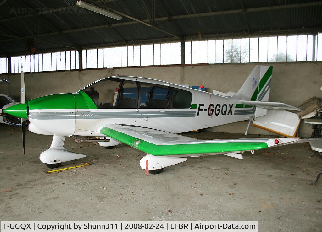 F-GGQX, 1988 Robin DR-400-120 Petit Prince C/N 1879, Inside the Airclub's hangard