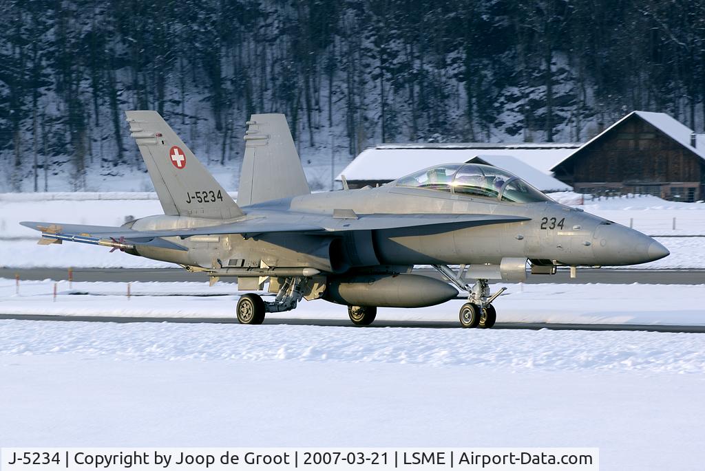 J-5234, McDonnell Douglas F/A-18D Hornet C/N 1317/SFD004, It was about 17.30 when this picture was taken. The sun hardly made it over the horizon of Lake Brienz.