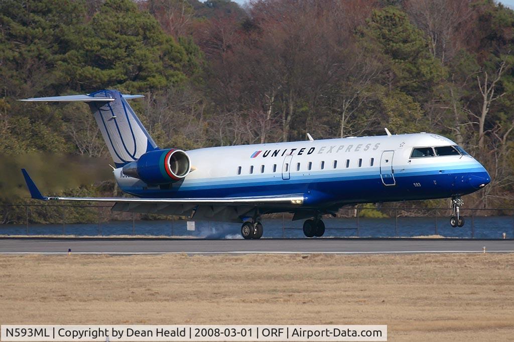 N593ML, 2001 Bombardier CRJ-200ER (CL-600-2B19) C/N 7465, United Express (Operated by Mesa Airlines) N593ML from Washington Dulles Int'l (KIAD) as FLT ASH7241 with some America West painted cowl panels landing on RWY 23.