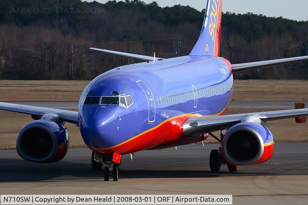 N710SW, 1998 Boeing 737-7H4 C/N 27844, Southwest Airlines N710SW (FLT SWA591) from Chicago Midway Int'l (KMDW) taxiing to the gate after landing on RWY 23.