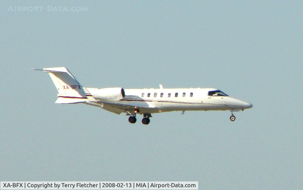 XA-BFX, 2000 Learjet 45 C/N 45-111, Mexican registered Lear 45 about to land at Miami