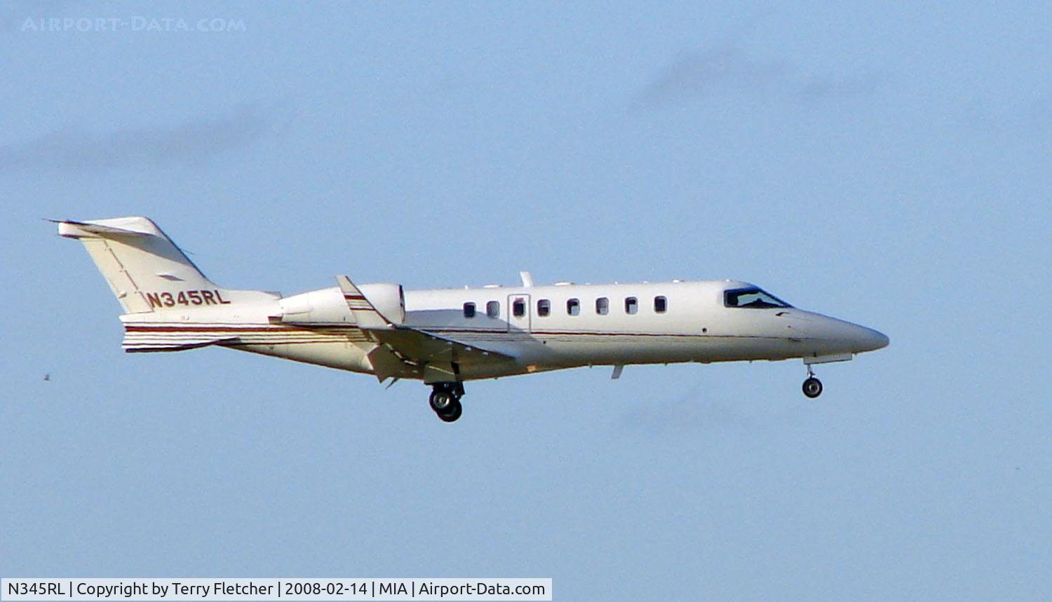 N345RL, 2001 Learjet 45 C/N 180, Learjet 45 prepares to land at Miami