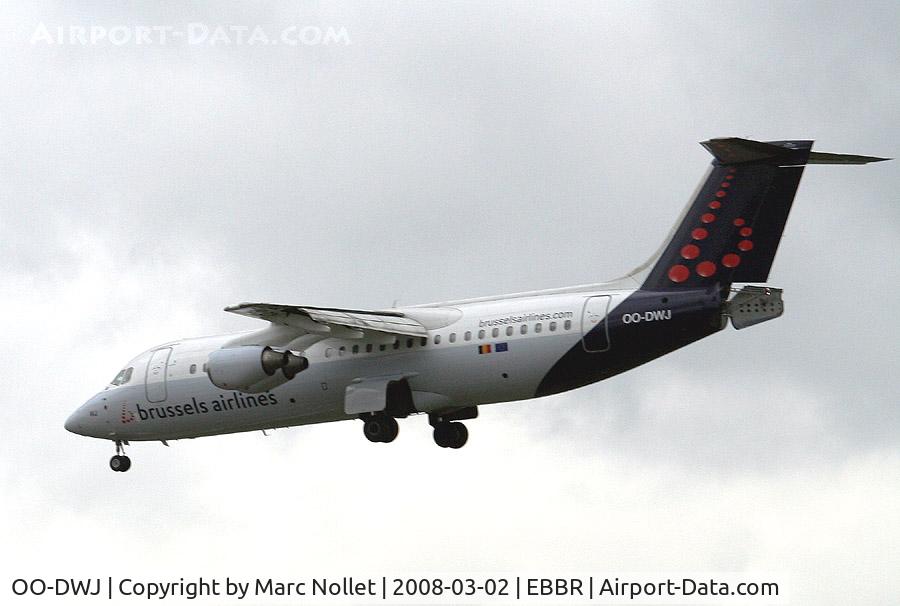 OO-DWJ, 1999 British Aerospace Avro 146-RJ100 C/N E3355, Landing at Brussels Airport