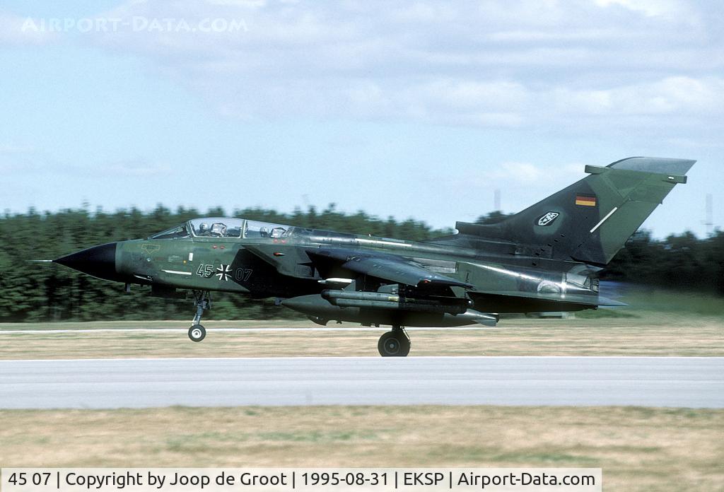 45 07, Panavia Tornado IDS C/N 521/GS160/4207, The former green-black camo proves to be very effective on low altitude: the Tornado blends away in the background.