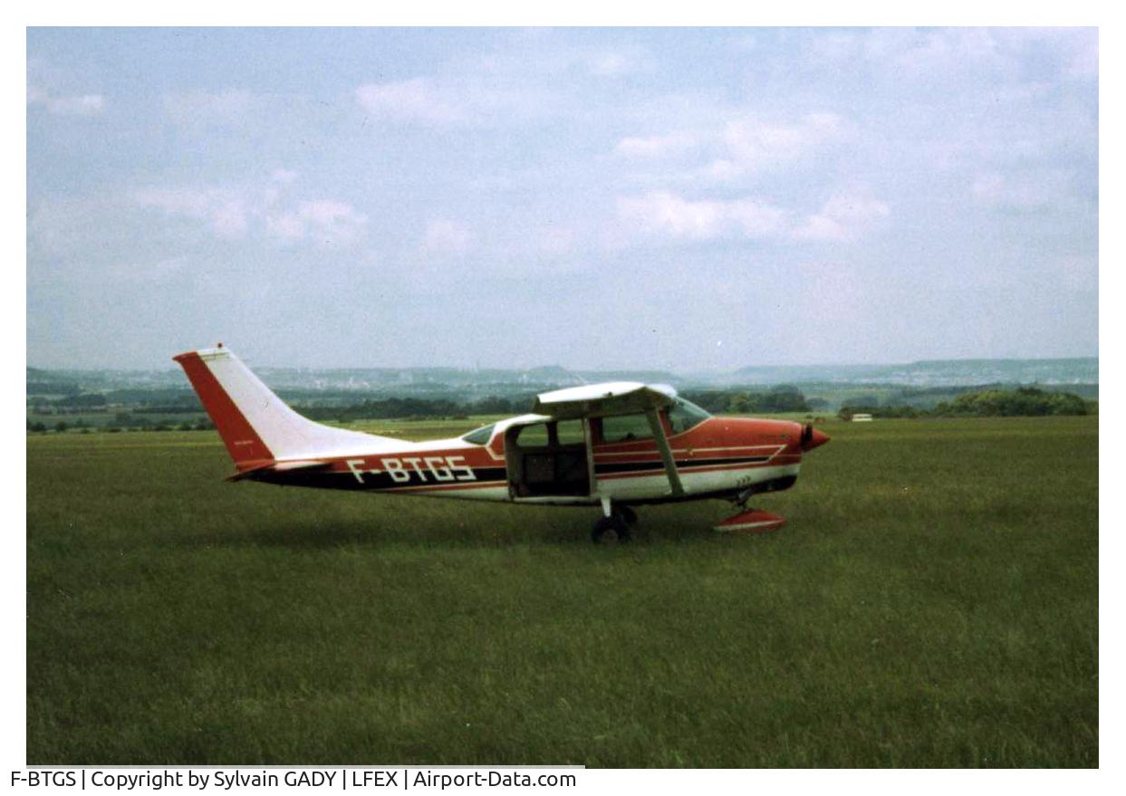 F-BTGS, Cessna TU206C Turbo Super Skywagon C/N TU2060929, Aérodrome - école de parachutisme de Nancy-Azelot FRANCE