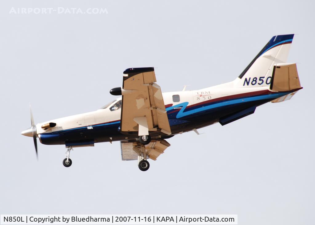 N850L, 2006 Socata TBM-700 C/N 347, Final approach to 17L.