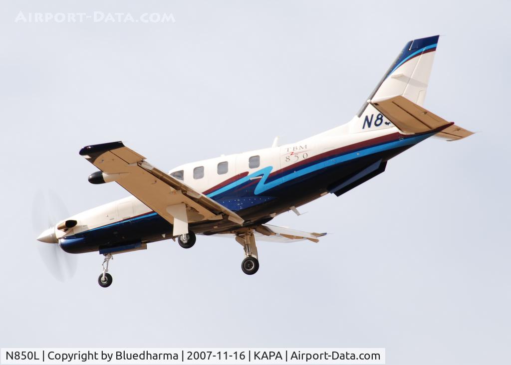N850L, 2006 Socata TBM-700 C/N 347, Final approach to 17L.