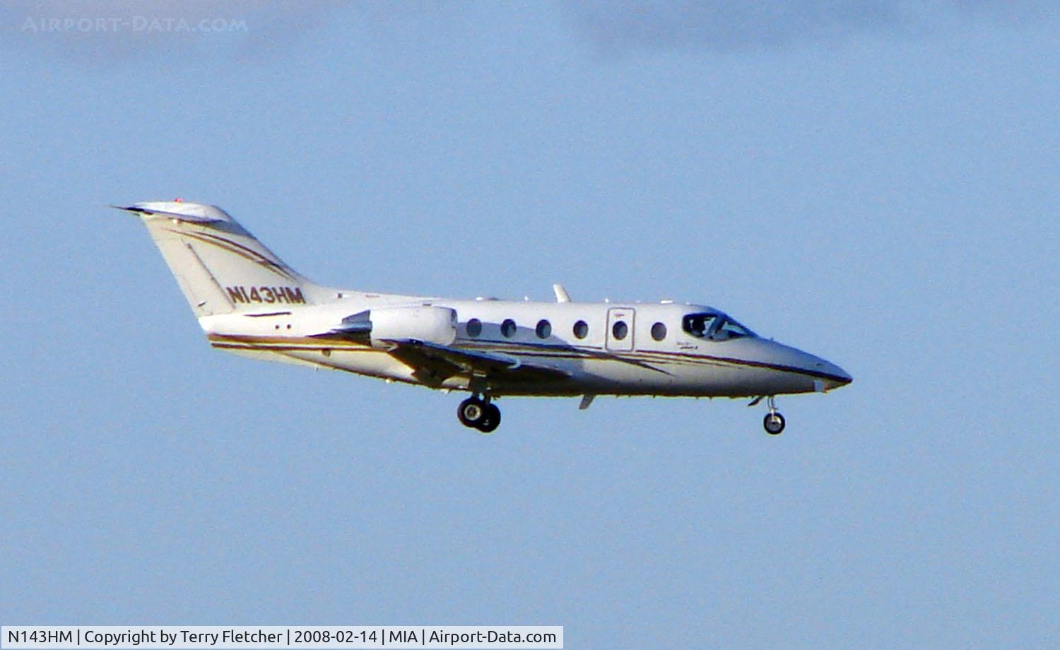 N143HM, 1998 Raytheon Aircraft Company 400A C/N RK-205, Beechjet 400 on approach to Miami