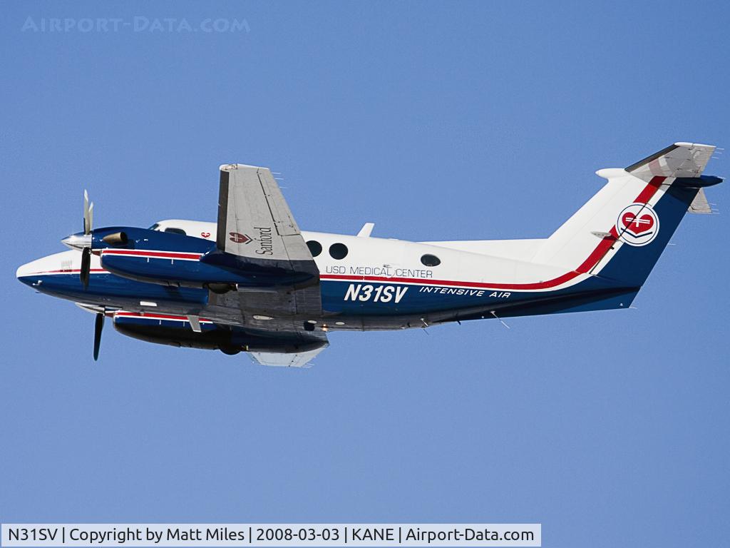 N31SV, 1995 Beech B200 King Air C/N BB-1514, Departing rwy 27 at KANE