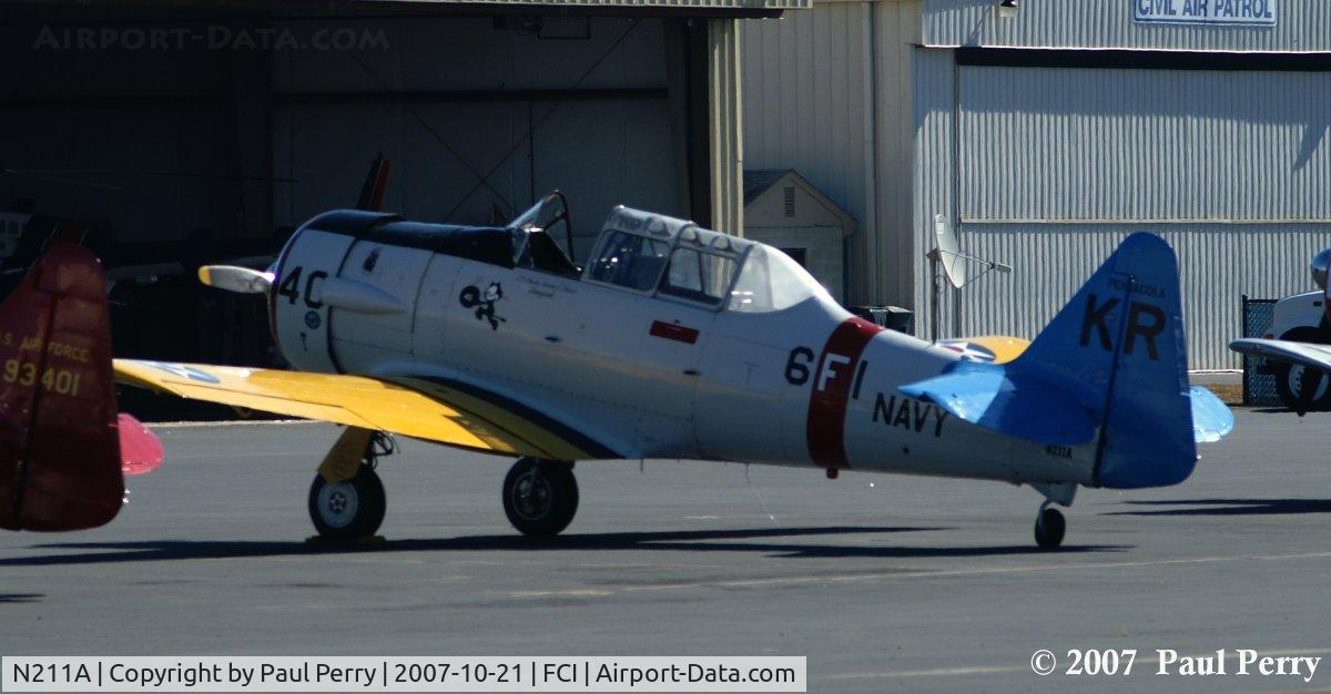 N211A, 1958 North American SNJ-6 Texan C/N 121-42318, Mid-morning respite for a featured performer