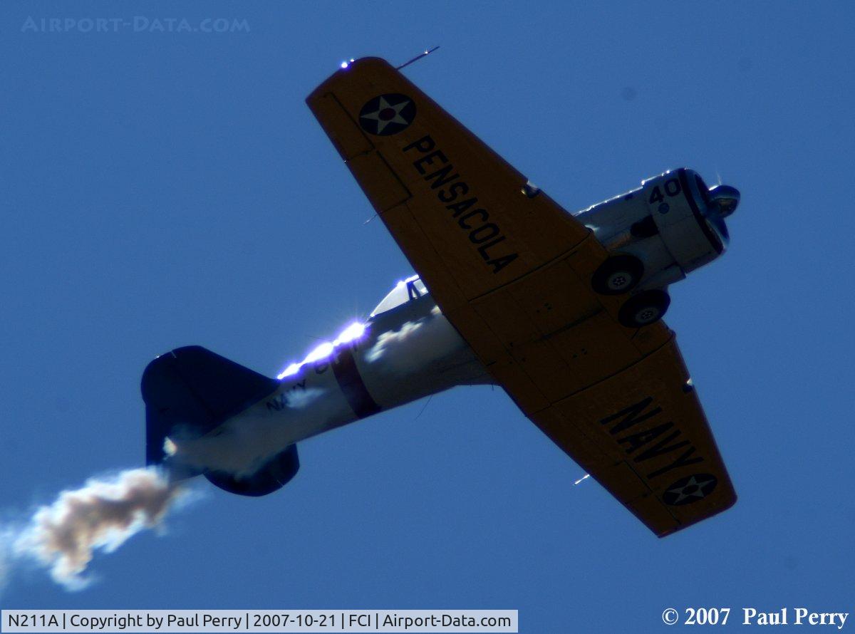 N211A, 1958 North American SNJ-6 Texan C/N 121-42318, Closer pass this time